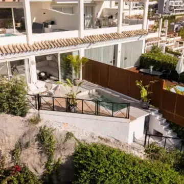 Refurbished groundfloor apartment with spectacular sea and mountain views in Nueva Andalucia Picture 20