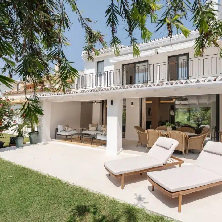 Fronline golf three-story townhouse in Los Olivos, Nueva Andalucía Picture