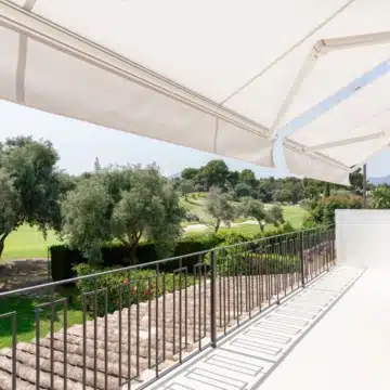 Fronline golf three-story townhouse in Los Olivos, Nueva Andalucía Picture 14