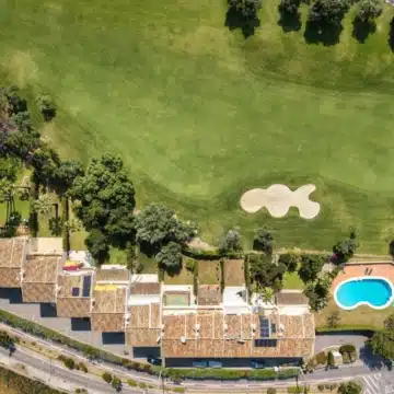 Fronline golf three-story townhouse in Los Olivos, Nueva Andalucía Picture 4