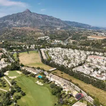 Fronline golf three-story townhouse in Los Olivos, Nueva Andalucía Picture 37