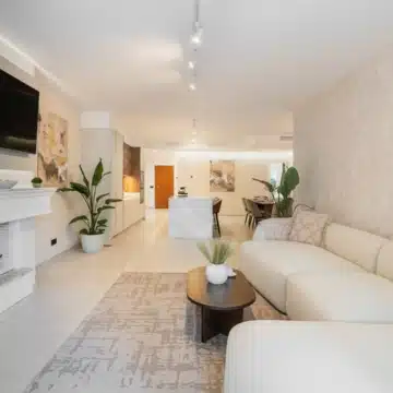 Modern refurbished apartment in an exclusive boutique community of Las Brisas, Nueva Andalucia Picture 4