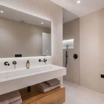 Modern refurbished apartment in an exclusive boutique community of Las Brisas, Nueva Andalucia Picture 13