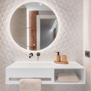 Modern refurbished apartment in an exclusive boutique community of Las Brisas, Nueva Andalucia Picture 16