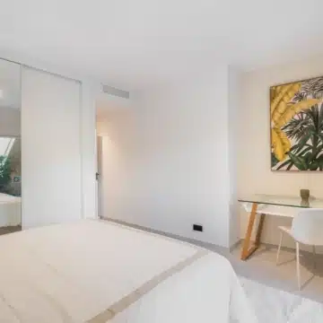Modern refurbished apartment in an exclusive boutique community of Las Brisas, Nueva Andalucia Picture 6