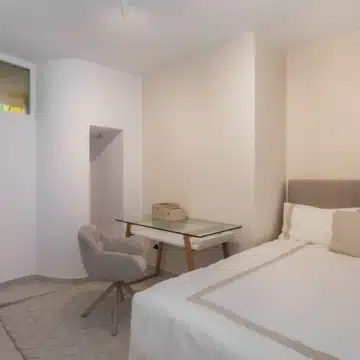 Modern refurbished apartment in an exclusive boutique community of Las Brisas, Nueva Andalucia Picture 17