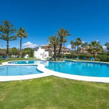 Modern refurbished apartment in an exclusive boutique community of Las Brisas, Nueva Andalucia Picture 7