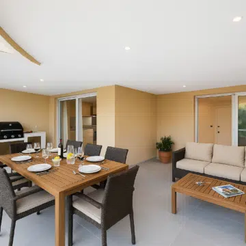 Modern refurbished apartment in an exclusive boutique community of Las Brisas, Nueva Andalucia Picture 3