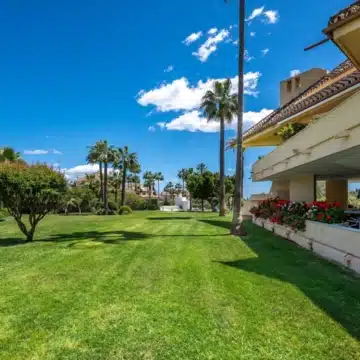 Modern refurbished apartment in an exclusive boutique community of Las Brisas, Nueva Andalucia Picture 22