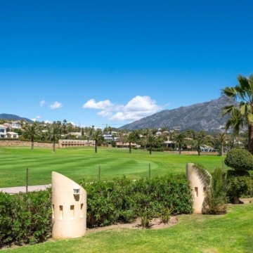 Modern refurbished apartment in an exclusive boutique community of Las Brisas, Nueva Andalucia Picture 26
