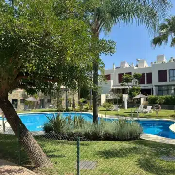 Location Location Location! Superb 3 Bedroom Townhouse, Close to Amenities and  Walking distance to the Beach Picture 12