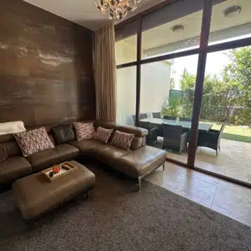 Location Location Location! Superb 3 Bedroom Townhouse, Close to Amenities and  Walking distance to the Beach Picture 2