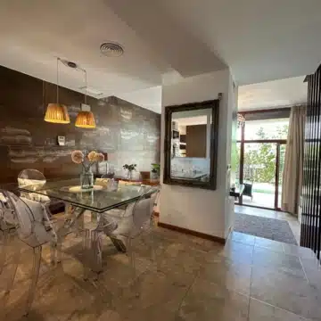 Location Location Location! Superb 3 Bedroom Townhouse, Close to Amenities and  Walking distance to the Beach Picture 7