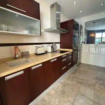 Location Location Location! Superb 3 Bedroom Townhouse, Close to Amenities and  Walking distance to the Beach Picture 9