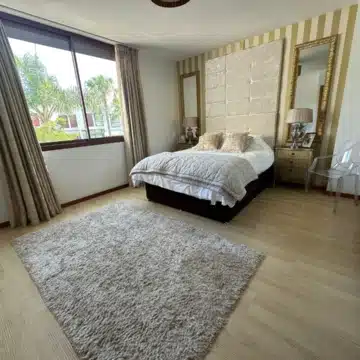 Location Location Location! Superb 3 Bedroom Townhouse, Close to Amenities and  Walking distance to the Beach Picture 1
