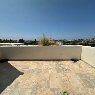 Location Location Location! Superb 3 Bedroom Townhouse, Close to Amenities and  Walking distance to the Beach Picture 0