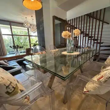 Location Location Location! Superb 3 Bedroom Townhouse, Close to Amenities and  Walking distance to the Beach Picture 8