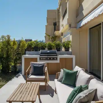 Meticulously renovated townhouse with sea views in La Quinta Hills, Benahavís Picture 1