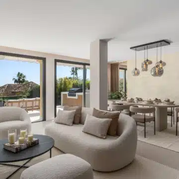 Meticulously renovated townhouse with sea views in La Quinta Hills, Benahavís Picture 0