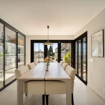 Refurbished Andalusian-style townhouse nestled in the prestigious area of Marbella Golden Mile Picture 4