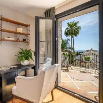 Refurbished Andalusian-style townhouse nestled in the prestigious area of Marbella Golden Mile Picture 15