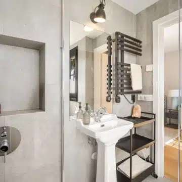 Refurbished Andalusian-style townhouse nestled in the prestigious area of Marbella Golden Mile Picture 17