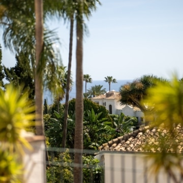 Refurbished Andalusian-style townhouse nestled in the prestigious area of Marbella Golden Mile Picture 33