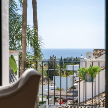 Refurbished Andalusian-style townhouse nestled in the prestigious area of Marbella Golden Mile Picture 2