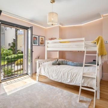 Refurbished Andalusian-style townhouse nestled in the prestigious area of Marbella Golden Mile Picture 38
