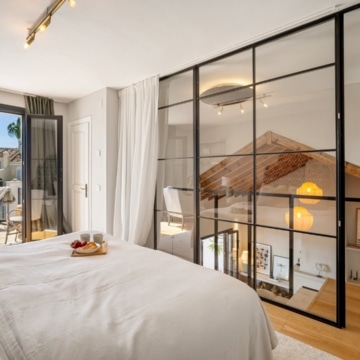 Refurbished Andalusian-style townhouse nestled in the prestigious area of Marbella Golden Mile Picture 39