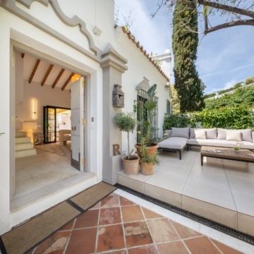 Refurbished Andalusian-style townhouse nestled in the prestigious area of Marbella Golden Mile Picture 40