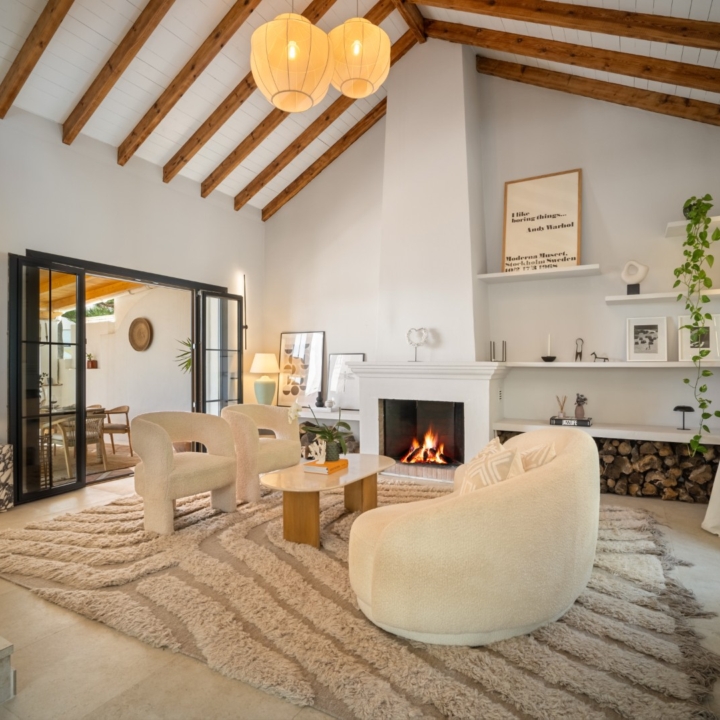 Refurbished Andalusian-style townhouse nestled in the prestigious area of Marbella Golden Mile Picture