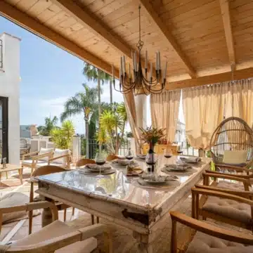 Refurbished Andalusian-style townhouse nestled in the prestigious area of Marbella Golden Mile Picture 19