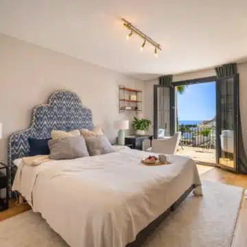 Refurbished Andalusian-style townhouse nestled in the prestigious area of Marbella Golden Mile Picture 14