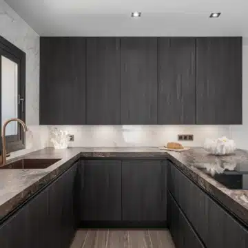 Spacious 6-bedroom villa in Altos del Rodeo residential enclave, Nueva Andalucia Picture 14