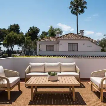 Spacious 6-bedroom villa in Altos del Rodeo residential enclave, Nueva Andalucia Picture 5