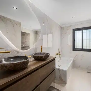 Spacious 6-bedroom villa in Altos del Rodeo residential enclave, Nueva Andalucia Picture 16