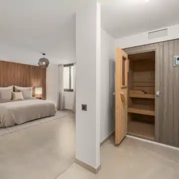 Spacious 6-bedroom villa in Altos del Rodeo residential enclave, Nueva Andalucia Picture 21