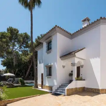Spacious 6-bedroom villa in Altos del Rodeo residential enclave, Nueva Andalucia Picture 25
