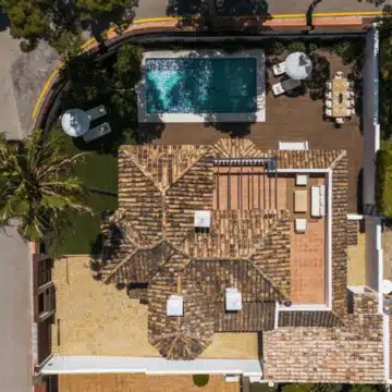 Spacious 6-bedroom villa in Altos del Rodeo residential enclave, Nueva Andalucia Picture 26