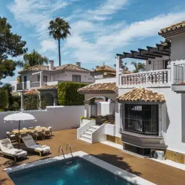 Spacious 6-bedroom villa in Altos del Rodeo residential enclave, Nueva Andalucia Picture 7