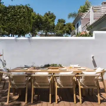 Spacious 6-bedroom villa in Altos del Rodeo residential enclave, Nueva Andalucia Picture 4