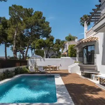 Spacious 6-bedroom villa in Altos del Rodeo residential enclave, Nueva Andalucia Picture 8