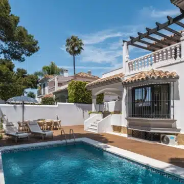 Spacious 6-bedroom villa in Altos del Rodeo residential enclave, Nueva Andalucia Picture 10