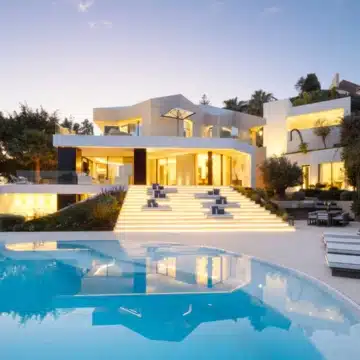 Contemporary 5-bedroom luxury villa offering panoramic view in the prestigious El Herrojo, Benahavis Picture 29
