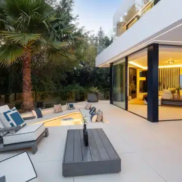 Contemporary 5-bedroom luxury villa offering panoramic view in the prestigious El Herrojo, Benahavis Picture 14