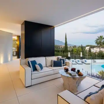 Contemporary 5-bedroom luxury villa offering panoramic view in the prestigious El Herrojo, Benahavis Picture 15