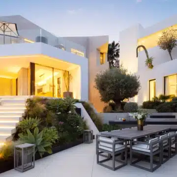 Contemporary 5-bedroom luxury villa offering panoramic view in the prestigious El Herrojo, Benahavis Picture 18