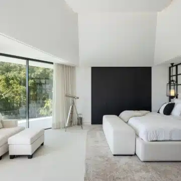 Contemporary 5-bedroom luxury villa offering panoramic view in the prestigious El Herrojo, Benahavis Picture 20