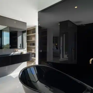 Contemporary 5-bedroom luxury villa offering panoramic view in the prestigious El Herrojo, Benahavis Picture 24